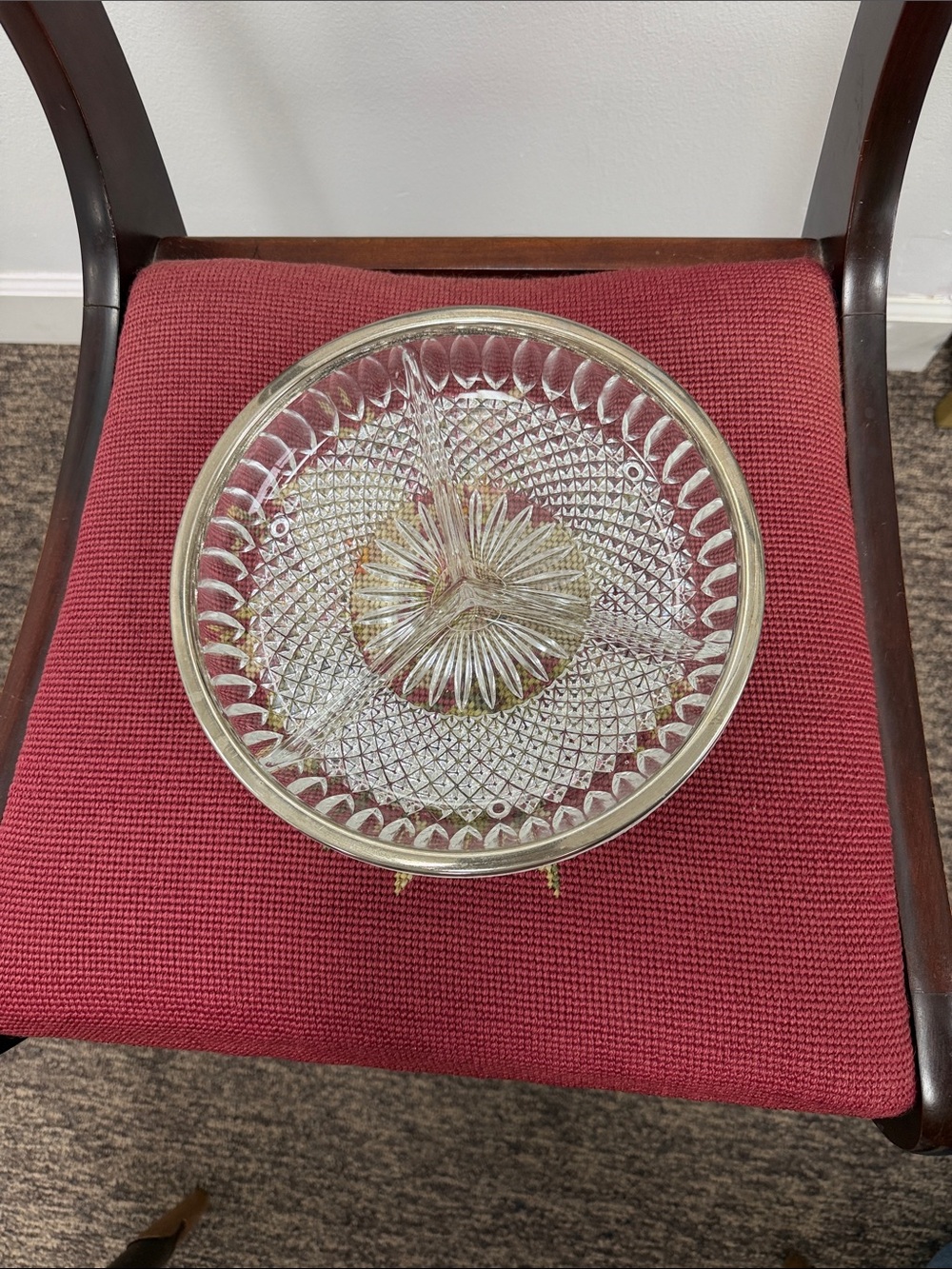 Clear Cut Glass Serving Bowl - Elegant Decorative Plate, Clear